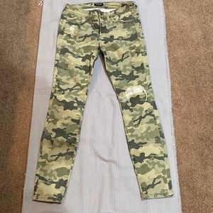 Bebe camouflage jeans